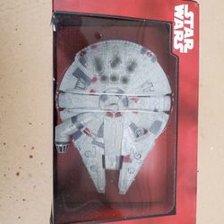 Brand New Star Wars Millennium Falcon Deluxe Die Cast Vehicle -collectibles 