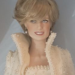 CHRISTMAS SALE $165 Diana, Princess of Wales Porcelain Portrait Doll — Franklin Mint, 1997 release.  (Lawrenceville, NJ)