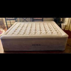 Queen Size Intex air mattress 