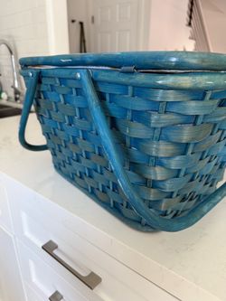 Vintage picnic basket + dinnerware
