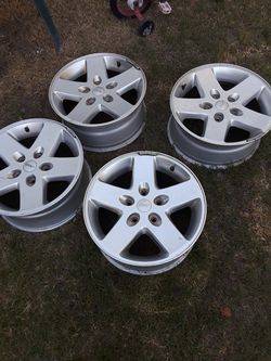 Rines de Jeep 17 perfecto estado asume una oferta y son tuyos