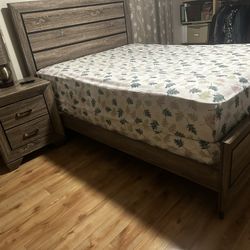 Queen size bedroom set 
