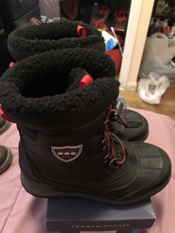 Slightly used Boys snow boots Size 3