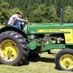 John Deere 720