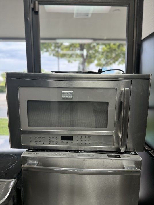 Frigidaire Stainless steel Microwave - With Warranty - Model : FPBM189KFC -  5128