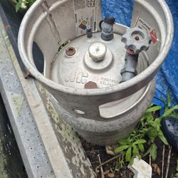 Aluminum forklift propane tank Half full