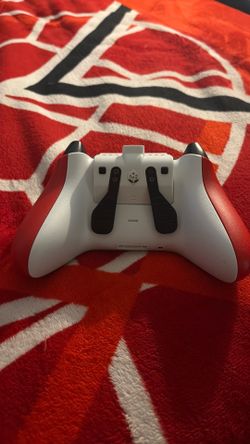 Xbox Series X|S Wireless Controller (Pulse Red) + Collective Minds Strike Pack Dominator Bundle