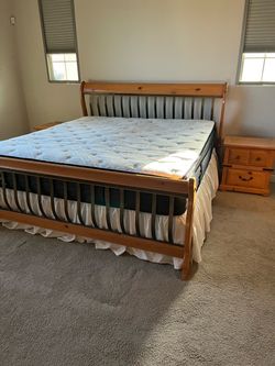 King Bedroom Set - 5 piecesWood and Metal Sleigh Bed Frame