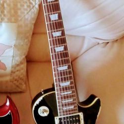 12 Strings Les Paul Kona, Set Neck Solid Body Rare Black Beauty, Performing Great Sounds +with a Gibson Gig Bag; Look At My Other Ads Thanks.