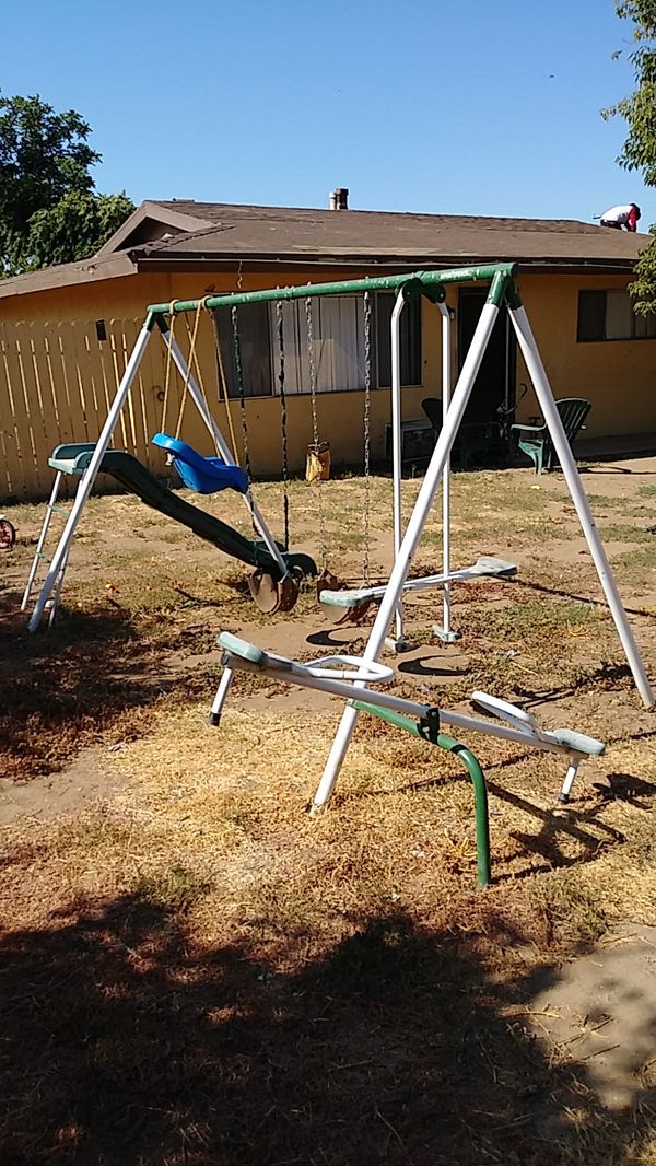 Swing set with teeter totter , and 1swing for a toddler and two swings