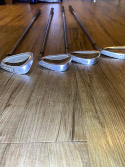 Golf clubs Right handed Linesman irons 52, 56, 60. Pin seeker 3,4,6,P oversize-u, Prima one putter Lamkin grip
