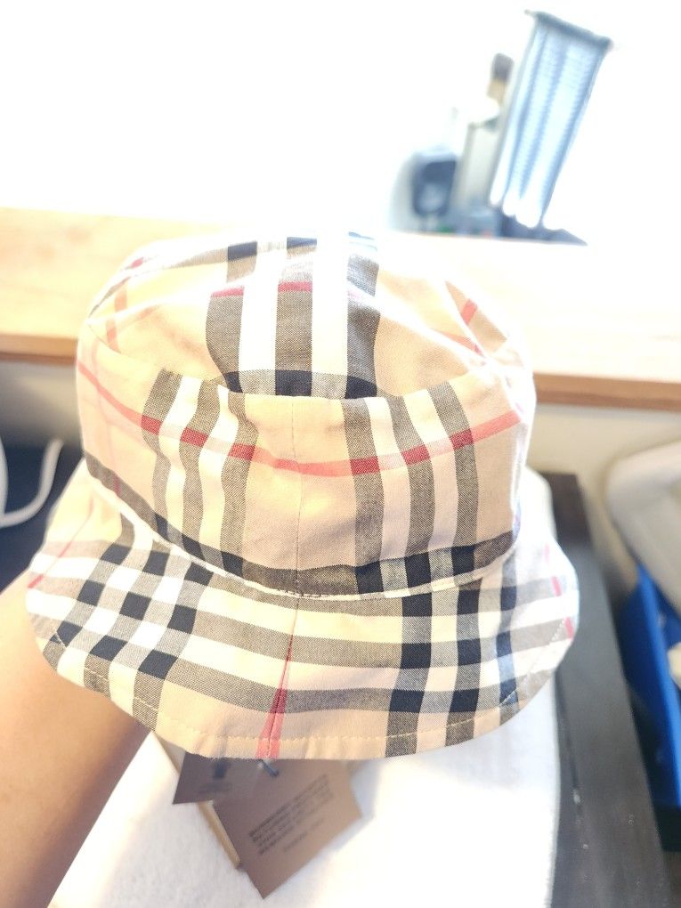 Burberry Bucket Hat 1-3 months