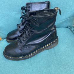Dr Martins Boots Size 7 Men’s