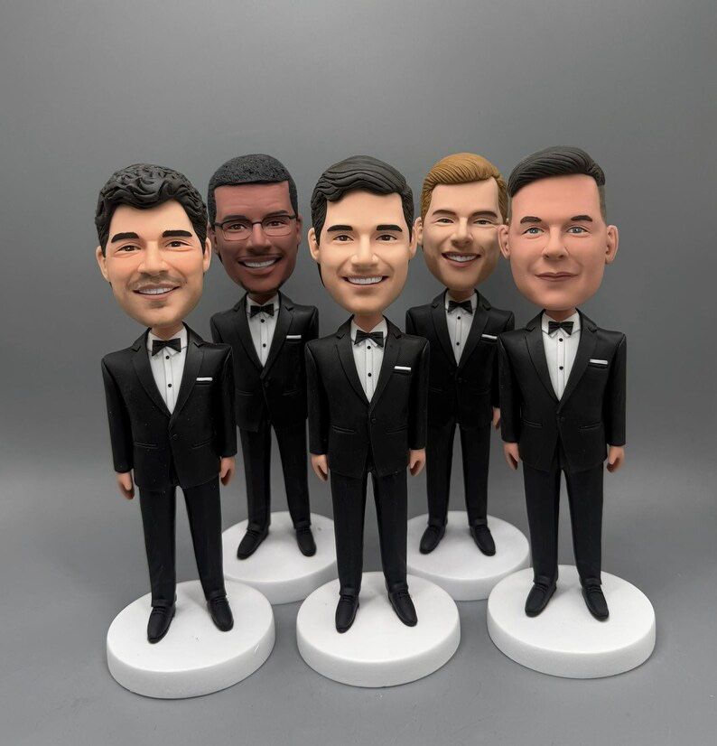 Customized wedding groomsman bridesmaid shaking head doll commemorative statue Customized shaking head doll weddinggroomsman bridesmaid gift