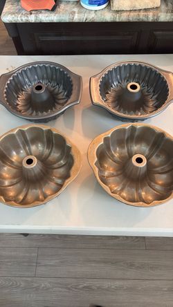 Set of 4 Nonstick Bundt Cake Pans