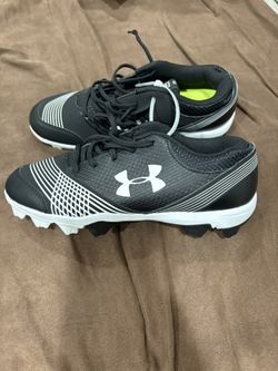 Girls/ Women Softball Under Armour Shoes