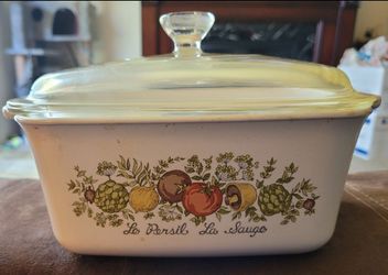 Corning Ware P-4-B Dish With Lid 7x5-1/2x3 spice o life. Has smaller chip om lid. Doesn't effect usage
M86