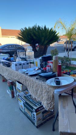 Yard sale. 828 Ollie way Hemet ca 92543