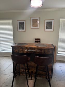 Bar & 2 Stools