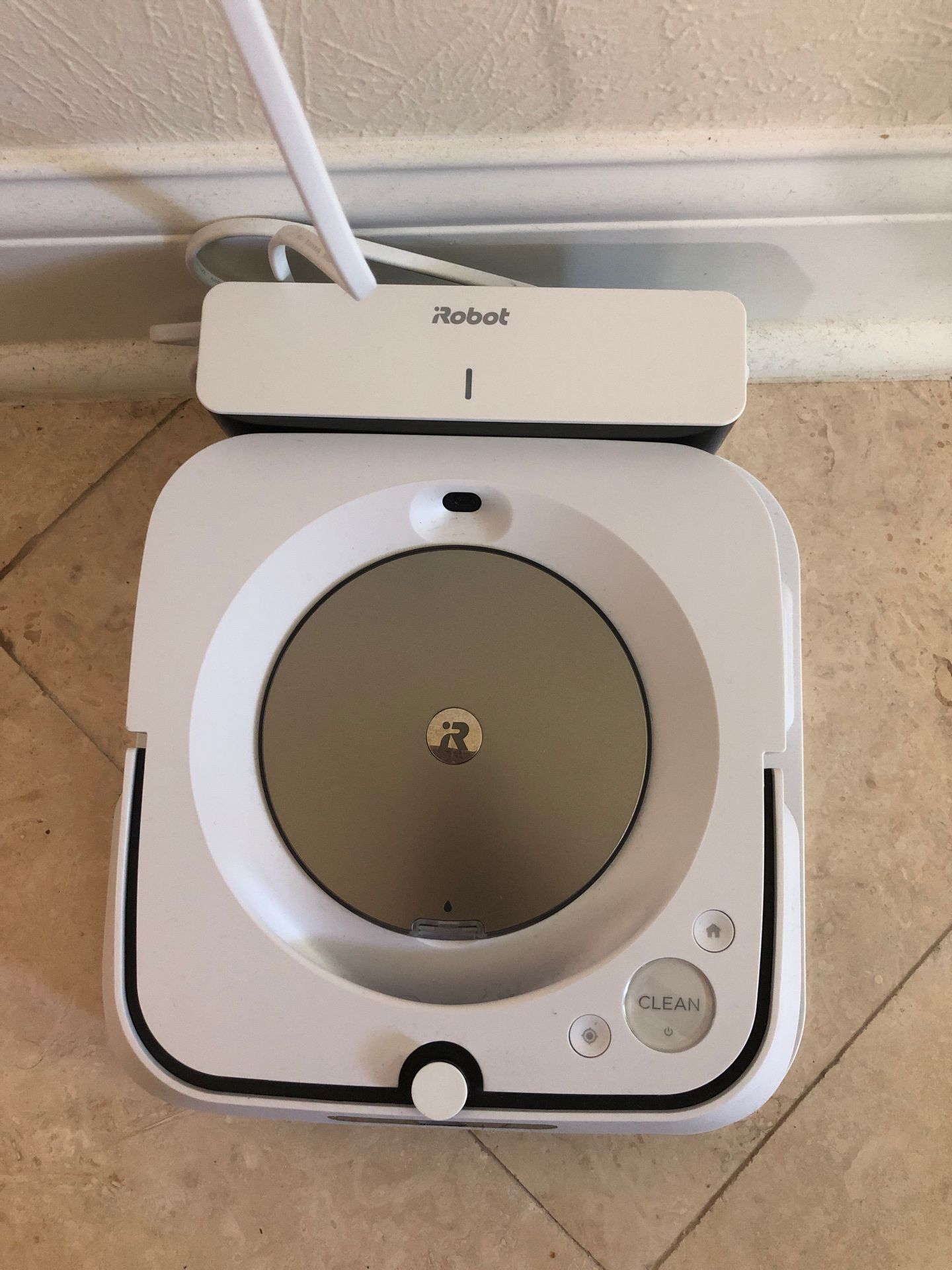 iRobot Braava M6 Mop- Newest Edition- Mint Condition comes with Box