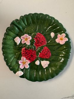 Vintage Strawberry Ceramic Serving Plate / Decorative Wall Plate