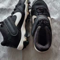 Nike boys clicks size 13