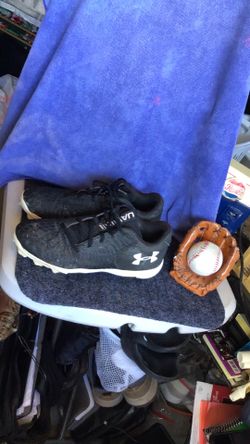 Under Armour women’s softball cleats size US 7