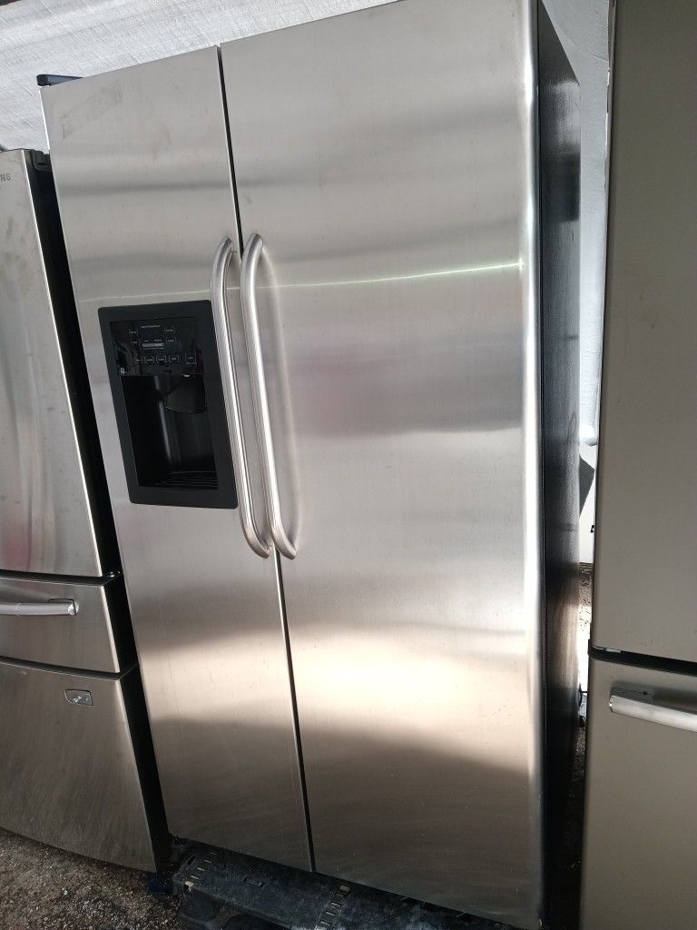 G/E Refrigerator Side By Side Stainless Steel Everything Works Good 📌