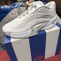 Jordan Luka 77 men’s 8 ,10.5,11