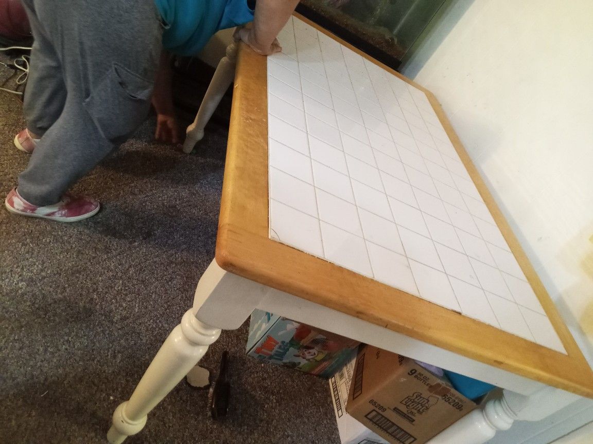 Kitchen Table With Drawer And 4 Matching Chairs
