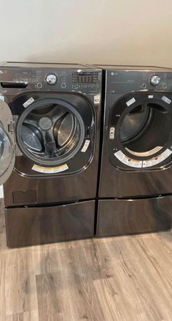 LG Front-Load Washer and Dryer Set with Pedestals – Excellent Condition