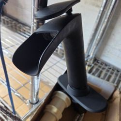 New Matte Black Single Hole Bathroom Faucet