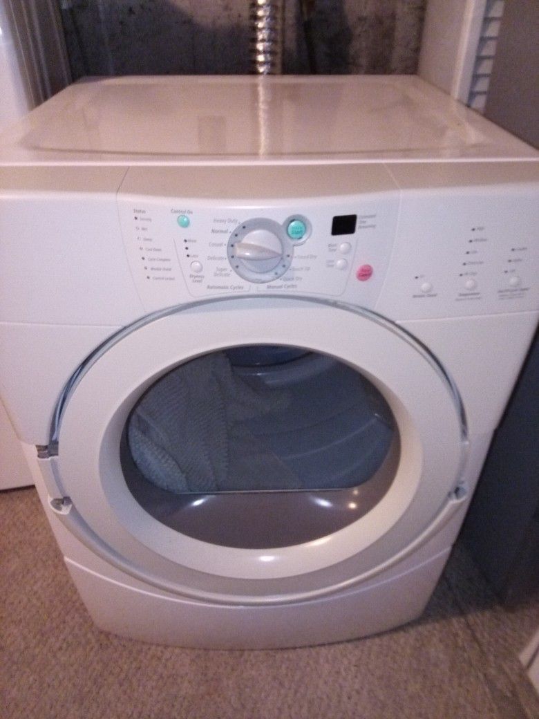 Whirlpool Duet Frontload Oversized Capacity Electric Dryer