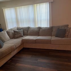 Broyhill Naples two pieces living room Sectional