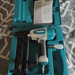 Makita Pneumatic 16-gauge 2½" Straight Finish Nailer AF601