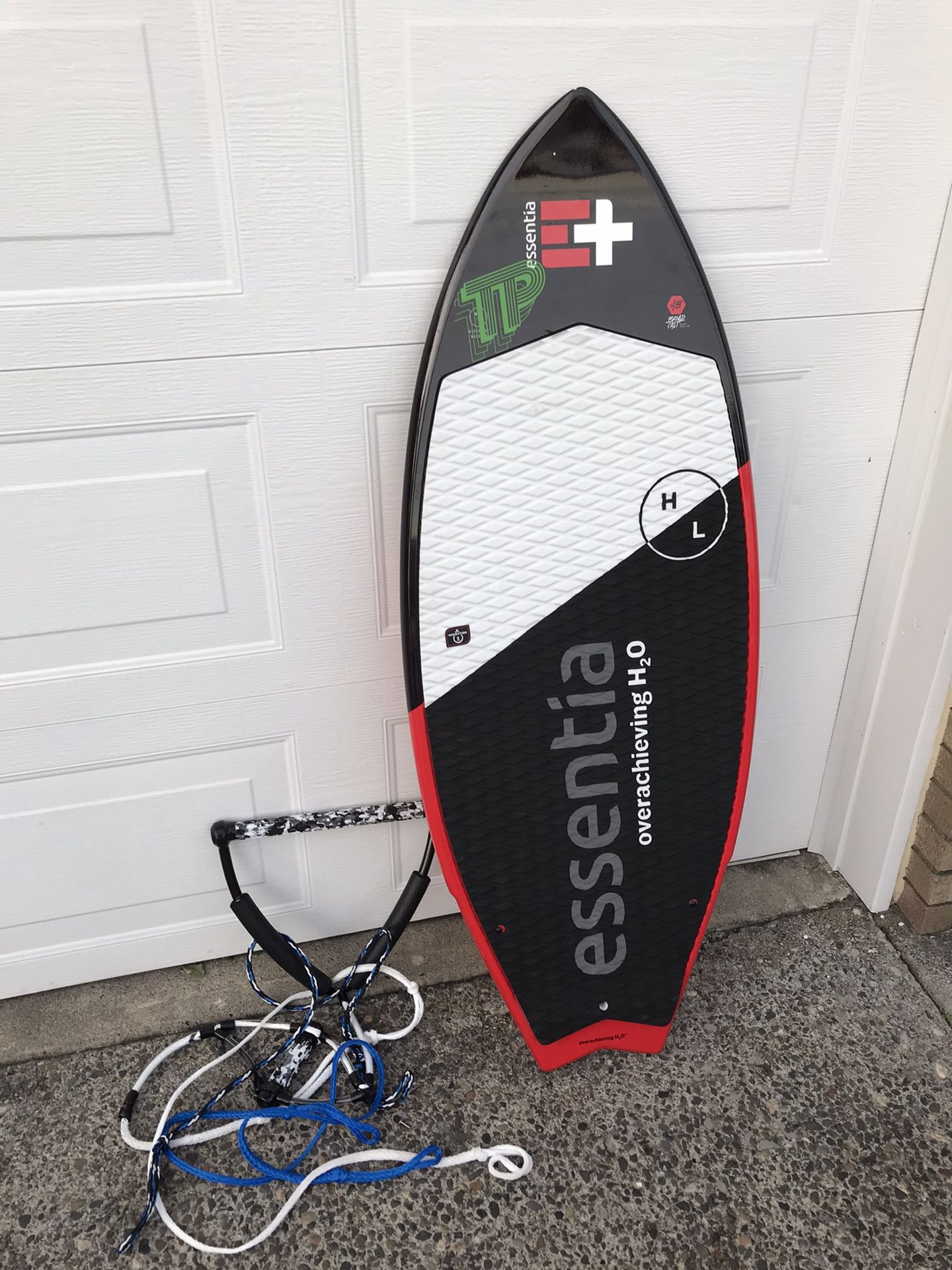 Wakeboard Hyper light 48” with tow rope