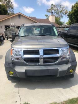 Dodge Nitro 4\4 mid size SUV