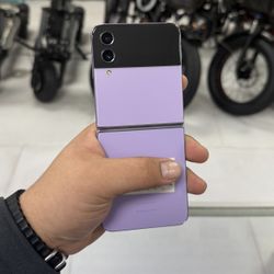 Galaxy Z Flip4 5G Unlocked 128GB! $379 Cash Or Card!!