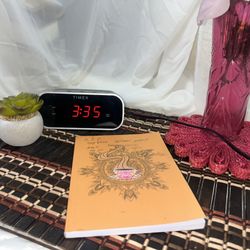 TIMEX Alarm Clock Model T121 w Red Digital Display Battery Back-Up Tested Works