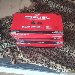 Milwaukee
 M18 FUEL 18V Lithium-lon
Brushless Cordless Hole Hawg
7116 in. Right Angle Drill W/
Quick-Lok 