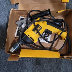 DEWALT 7.8 Amp Corded 1/2 in. Variable Speed Reversible Hammer Drill
