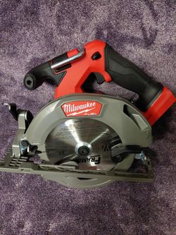 Open box like new $130 Milwaukee m18  61/2 circular saw cash pick up beaumont ca serious buyers check distance before buying  $130