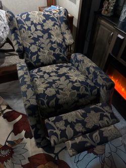 Wing back recliner chair