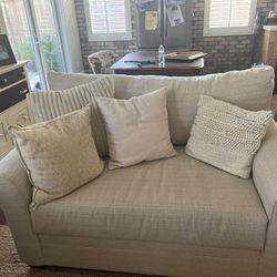 Couch - good Condition