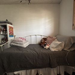 Bed Frame! !!!!!ACCEPTING OFFERS!!!!