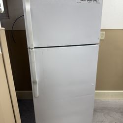 GE Refrigerator 