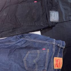 Levi’s Size 32-32 Black Is 32-30