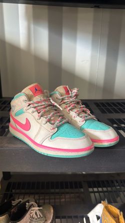 Kids Jordan’s shoes 2y
