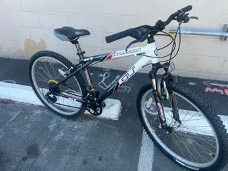 GT bike aluminum everything work good tires size 26 fast bike 21 greats