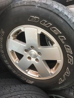 Set of 5 OEM Jeep rims